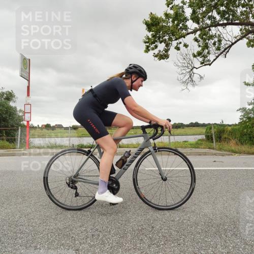 30.08.2026 - Elbe Triathlon Hamburg Michael Burmester http://msf.ph/oto/10110428 30.08.2026 14:21:56 Radfahren  meine-sportfotos.de