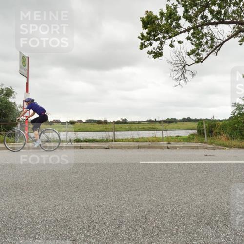 30.08.2026 - Elbe Triathlon Hamburg Michael Burmester http://msf.ph/oto/10110446 30.08.2026 14:24:02 Radfahren  meine-sportfotos.de