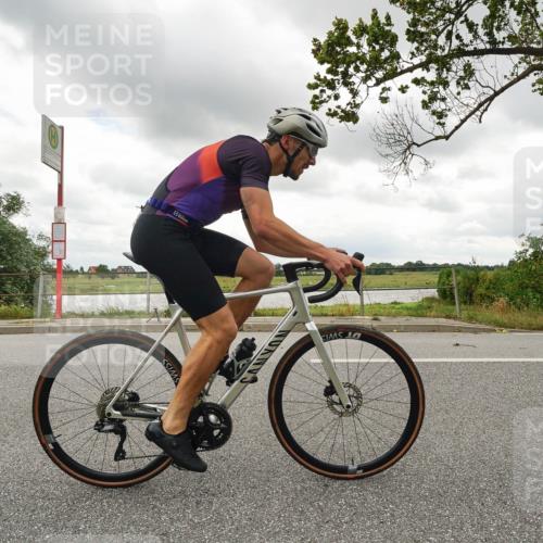 30.08.2026 - Elbe Triathlon Hamburg Michael Burmester http://msf.ph/oto/10110570 30.08.2026 14:49:38 Radfahren  meine-sportfotos.de