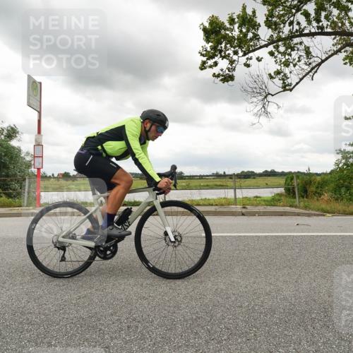 30.08.2026 - Elbe Triathlon Hamburg Michael Burmester http://msf.ph/oto/10110573 30.08.2026 14:49:53 Radfahren  meine-sportfotos.de
