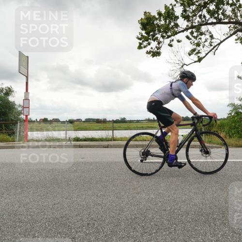 30.08.2026 - Elbe Triathlon Hamburg Michael Burmester http://msf.ph/oto/10110716 30.08.2026 15:01:05 Radfahren  meine-sportfotos.de