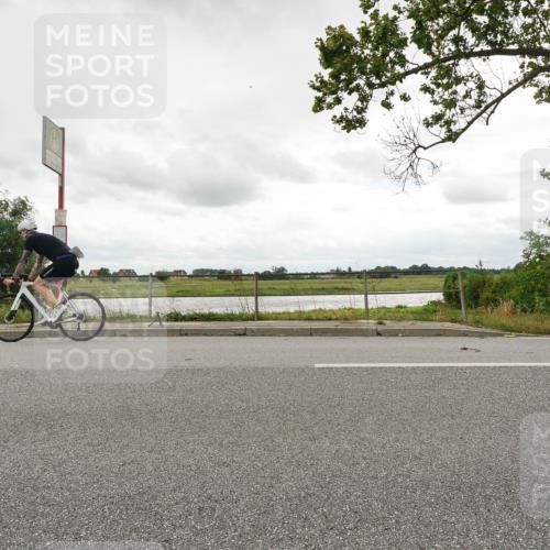 30.08.2026 - Elbe Triathlon Hamburg Michael Burmester http://msf.ph/oto/10110721 30.08.2026 15:01:35 Radfahren  meine-sportfotos.de