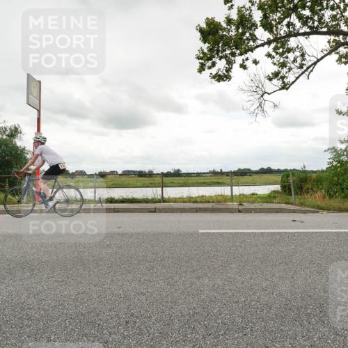 30.08.2026 - Elbe Triathlon Hamburg Michael Burmester http://msf.ph/oto/10110722 30.08.2026 15:01:49 Radfahren  meine-sportfotos.de
