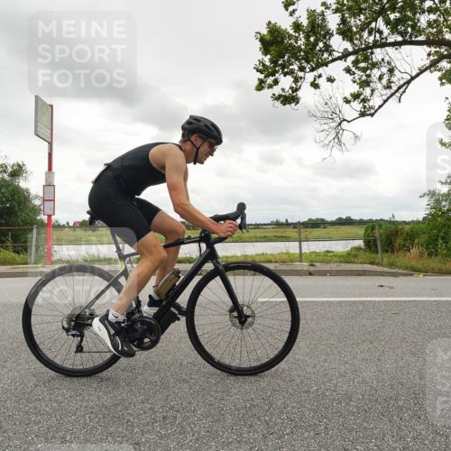 30.08.2026 - Elbe Triathlon Hamburg Michael Burmester http://msf.ph/oto/10110745 30.08.2026 15:04:55 Radfahren  meine-sportfotos.de