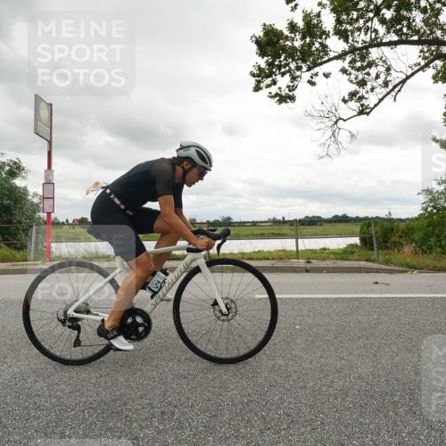 30.08.2026 - Elbe Triathlon Hamburg Michael Burmester http://msf.ph/oto/10110797 30.08.2026 15:19:36 Radfahren  meine-sportfotos.de