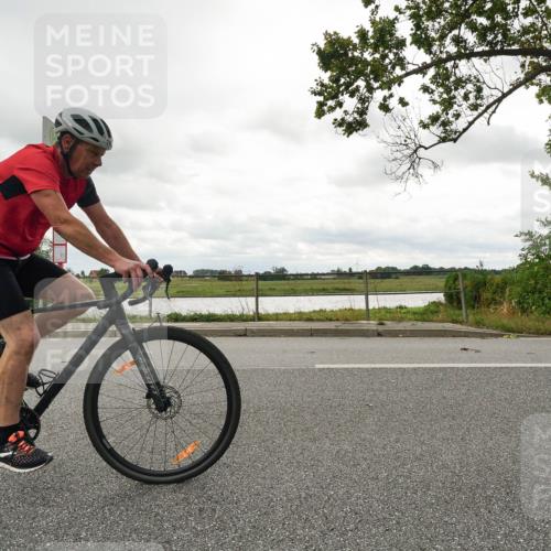 30.08.2026 - Elbe Triathlon Hamburg Michael Burmester http://msf.ph/oto/10110801 30.08.2026 15:20:27 Radfahren  meine-sportfotos.de