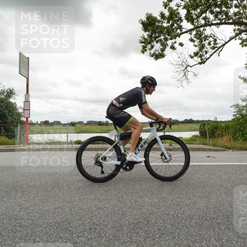 30.08.2026 - Elbe Triathlon Hamburg Michael Burmester http://msf.ph/oto/10110829 30.08.2026 15:23:59 Radfahren 00 meine-sportfotos.de