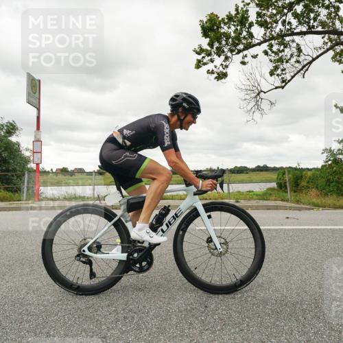 30.08.2026 - Elbe Triathlon Hamburg Michael Burmester http://msf.ph/oto/10110921 30.08.2026 15:33:23 Radfahren  meine-sportfotos.de