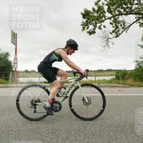 30.08.2026 - Elbe Triathlon Hamburg Michael Burmester http://msf.ph/oto/10111003 30.08.2026 15:40:50 Radfahren  meine-sportfotos.de