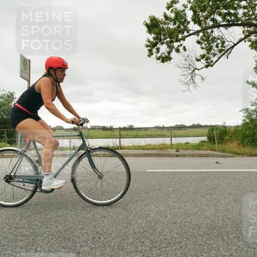 30.08.2026 - Elbe Triathlon Hamburg Michael Burmester http://msf.ph/oto/10111009 30.08.2026 15:41:22 Radfahren  meine-sportfotos.de