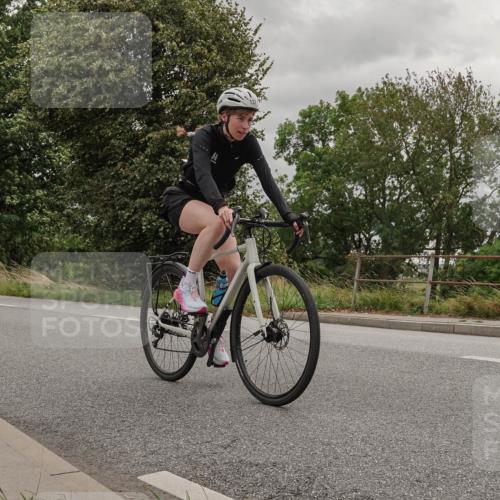 30.08.2026 - Elbe Triathlon Hamburg Michael Burmester http://msf.ph/oto/10111185 30.08.2026 14:12:50 Radfahren 137 meine-sportfotos.de