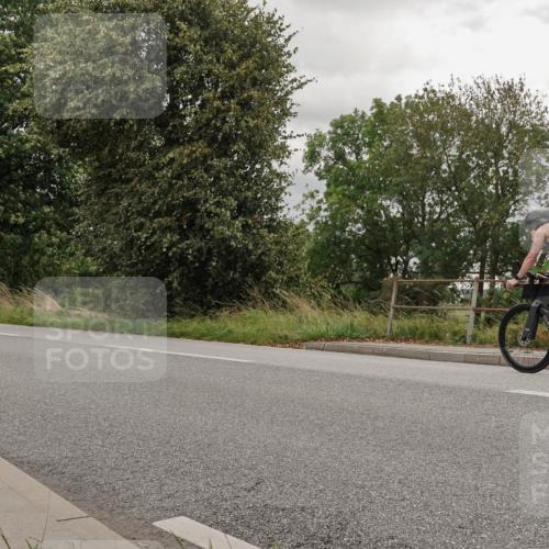 30.08.2026 - Elbe Triathlon Hamburg Michael Burmester http://msf.ph/oto/10111199 30.08.2026 14:13:29 Radfahren 135 meine-sportfotos.de