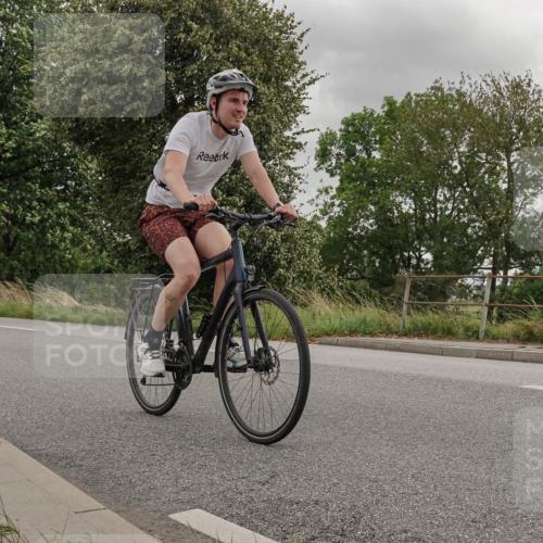 30.08.2026 - Elbe Triathlon Hamburg Michael Burmester http://msf.ph/oto/10111594 30.08.2026 15:01:22 Radfahren  meine-sportfotos.de