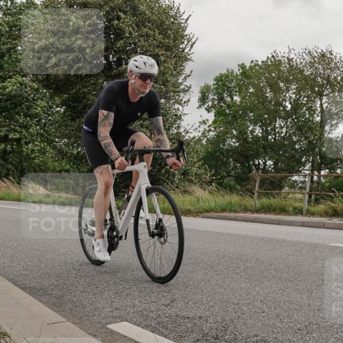 30.08.2026 - Elbe Triathlon Hamburg Michael Burmester http://msf.ph/oto/10111606 30.08.2026 15:03:01 Radfahren  meine-sportfotos.de
