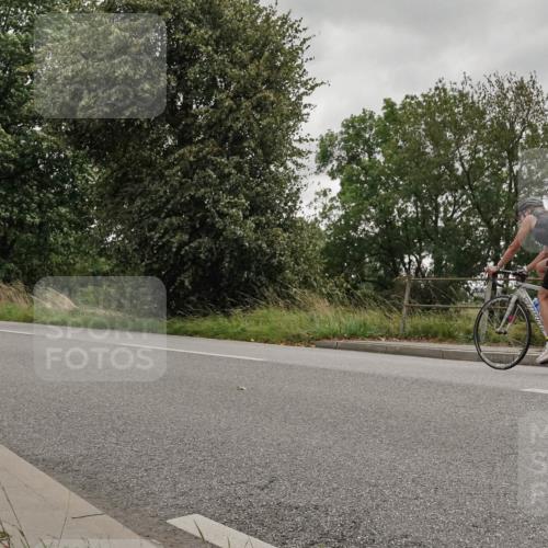 30.08.2026 - Elbe Triathlon Hamburg Michael Burmester http://msf.ph/oto/10111844 30.08.2026 15:37:39 Radfahren 1323 meine-sportfotos.de
