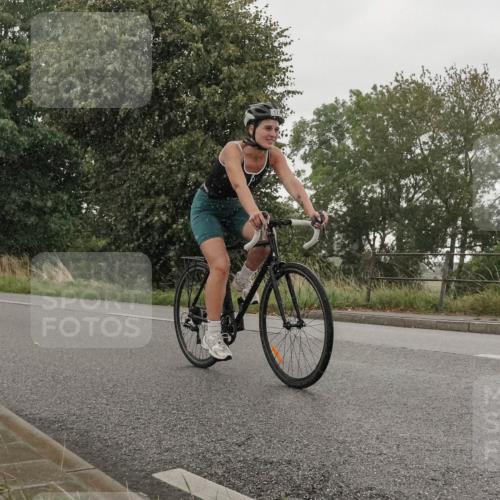 30.08.2026 - Elbe Triathlon Hamburg Michael Burmester http://msf.ph/oto/10111903 30.08.2026 15:45:21 Radfahren  meine-sportfotos.de