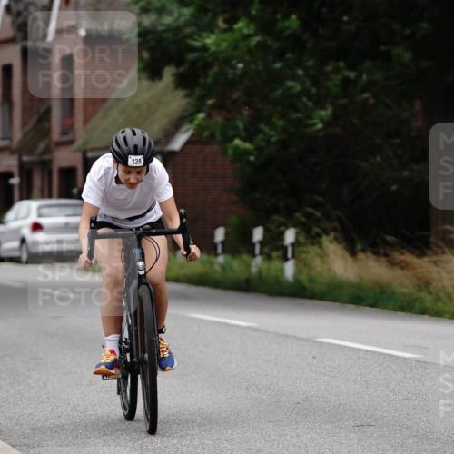 30.08.2026 - Elbe Triathlon Hamburg Michael Burmester http://msf.ph/oto/10112090 30.08.2026 14:17:50 Radfahren 128, 128 meine-sportfotos.de