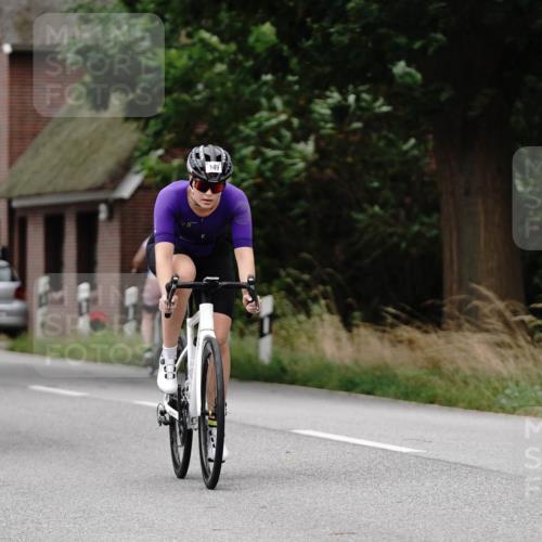 30.08.2026 - Elbe Triathlon Hamburg Michael Burmester http://msf.ph/oto/10112173 30.08.2026 14:20:42 Radfahren 149, 141, 149 meine-sportfotos.de
