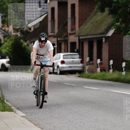 30.08.2026 - Elbe Triathlon Hamburg Michael Burmester http://msf.ph/oto/10112258 30.08.2026 14:27:22 Radfahren 143, 143, 143 meine-sportfotos.de