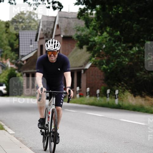 30.08.2026 - Elbe Triathlon Hamburg Michael Burmester http://msf.ph/oto/10112332 30.08.2026 14:48:48 Radfahren 140, 154 meine-sportfotos.de