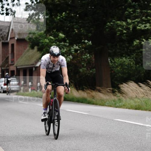 30.08.2026 - Elbe Triathlon Hamburg Michael Burmester http://msf.ph/oto/10112362 30.08.2026 14:50:28 Radfahren 162 meine-sportfotos.de