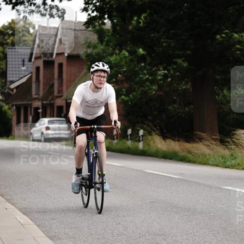 30.08.2026 - Elbe Triathlon Hamburg Michael Burmester http://msf.ph/oto/10112374 30.08.2026 14:51:27 Radfahren 132 meine-sportfotos.de