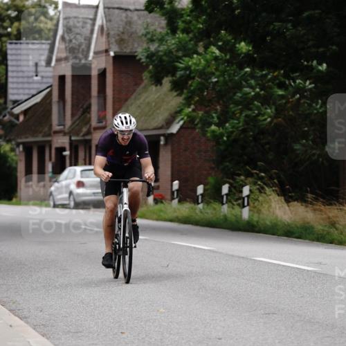 30.08.2026 - Elbe Triathlon Hamburg Michael Burmester http://msf.ph/oto/10112418 30.08.2026 14:53:51 Radfahren 128 meine-sportfotos.de