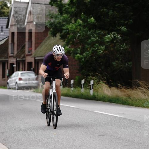 30.08.2026 - Elbe Triathlon Hamburg Michael Burmester http://msf.ph/oto/10112421 30.08.2026 14:53:51 Radfahren 128 meine-sportfotos.de