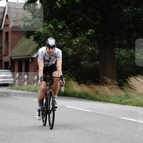 30.08.2026 - Elbe Triathlon Hamburg Michael Burmester http://msf.ph/oto/10112512 30.08.2026 14:58:28 Radfahren  meine-sportfotos.de