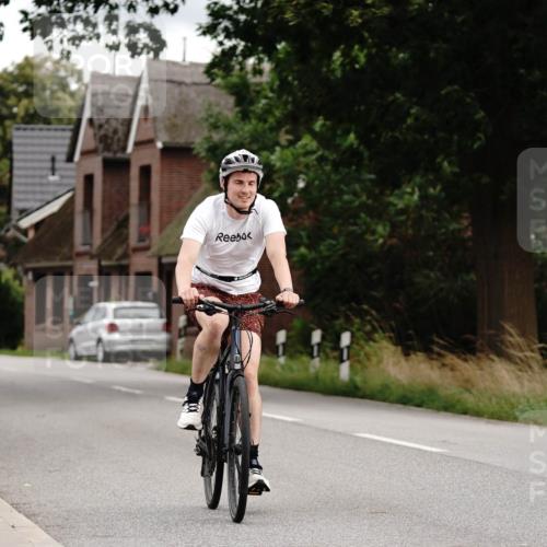 30.08.2026 - Elbe Triathlon Hamburg Michael Burmester http://msf.ph/oto/10112558 30.08.2026 15:01:22 Radfahren  meine-sportfotos.de