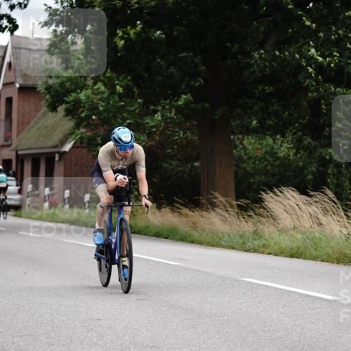 30.08.2026 - Elbe Triathlon Hamburg Michael Burmester http://msf.ph/oto/10112561 30.08.2026 15:01:29 Radfahren  meine-sportfotos.de
