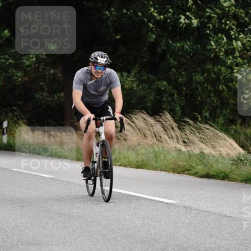 30.08.2026 - Elbe Triathlon Hamburg Michael Burmester http://msf.ph/oto/10112611 30.08.2026 15:06:02 Radfahren  meine-sportfotos.de