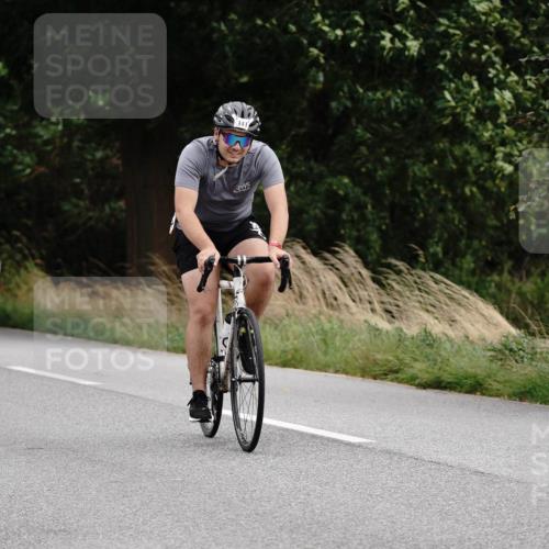 30.08.2026 - Elbe Triathlon Hamburg Michael Burmester http://msf.ph/oto/10112612 30.08.2026 15:06:03 Radfahren  meine-sportfotos.de