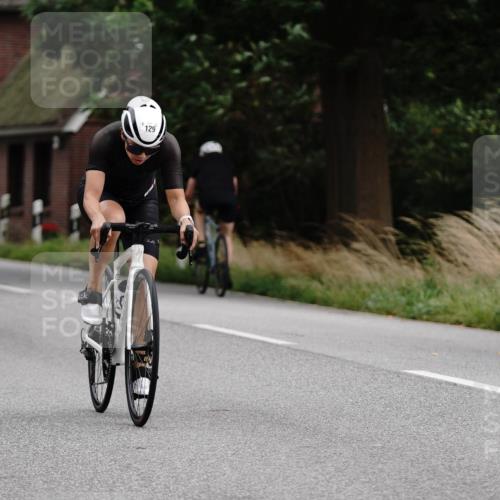 30.08.2026 - Elbe Triathlon Hamburg Michael Burmester http://msf.ph/oto/10112634 30.08.2026 15:10:30 Radfahren 129 meine-sportfotos.de