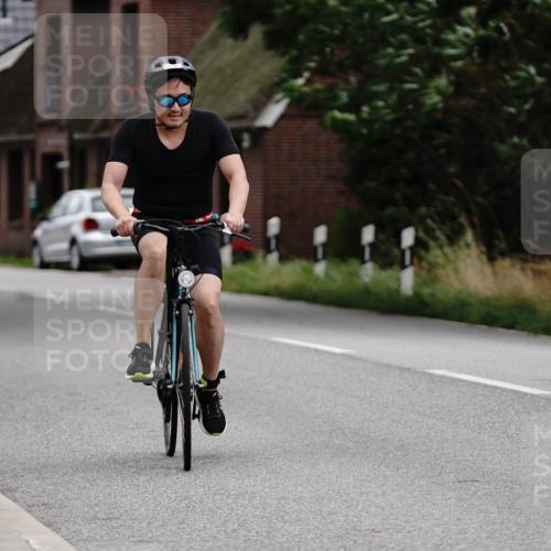 30.08.2026 - Elbe Triathlon Hamburg Michael Burmester http://msf.ph/oto/10112645 30.08.2026 15:13:01 Radfahren  meine-sportfotos.de