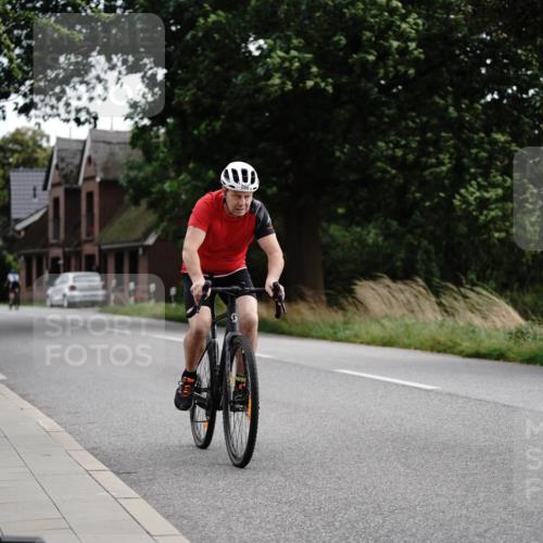 30.08.2026 - Elbe Triathlon Hamburg Michael Burmester http://msf.ph/oto/10112687 30.08.2026 15:20:27 Radfahren  meine-sportfotos.de