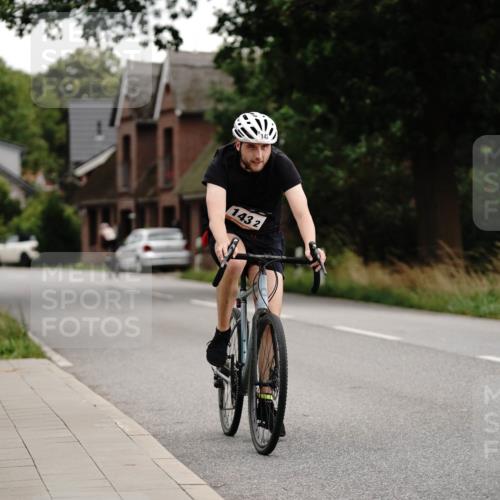 30.08.2026 - Elbe Triathlon Hamburg Michael Burmester http://msf.ph/oto/10112715 30.08.2026 15:23:39 Radfahren 1432 meine-sportfotos.de