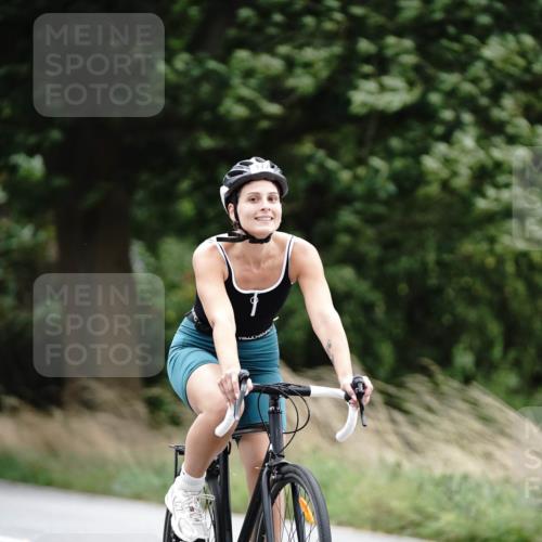 30.08.2026 - Elbe Triathlon Hamburg Michael Burmester http://msf.ph/oto/10112974 30.08.2026 15:38:33 Radfahren  meine-sportfotos.de