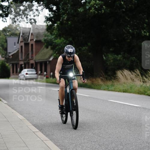 30.08.2026 - Elbe Triathlon Hamburg Michael Burmester http://msf.ph/oto/10113003 30.08.2026 15:40:54 Radfahren 165 meine-sportfotos.de