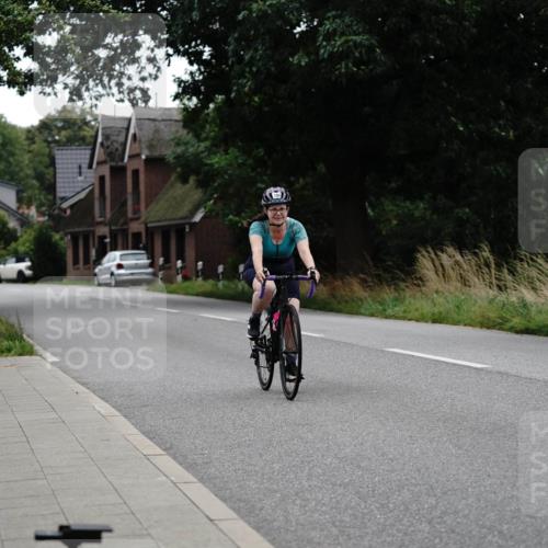 30.08.2026 - Elbe Triathlon Hamburg Michael Burmester http://msf.ph/oto/10113010 30.08.2026 15:41:08 Radfahren  meine-sportfotos.de