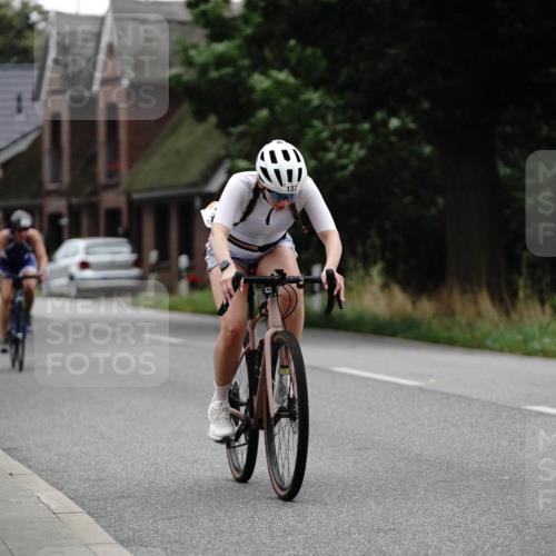 30.08.2026 - Elbe Triathlon Hamburg Michael Burmester http://msf.ph/oto/10113026 30.08.2026 15:41:37 Radfahren 137 meine-sportfotos.de