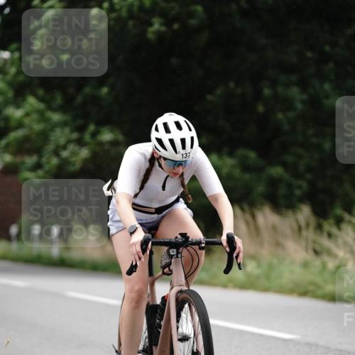 30.08.2026 - Elbe Triathlon Hamburg Michael Burmester http://msf.ph/oto/10113027 30.08.2026 15:41:38 Radfahren 137 meine-sportfotos.de