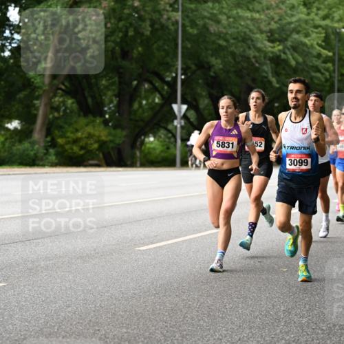 06.09.2026 - CURREX Alsterlauf Dr. Thomas Lammeyer http://msf.ph/oto/10113387 06.09.2026 09:05:01 Laufen 5831, 52, 3099, 462, 5624, 5072 meine-sportfotos.de