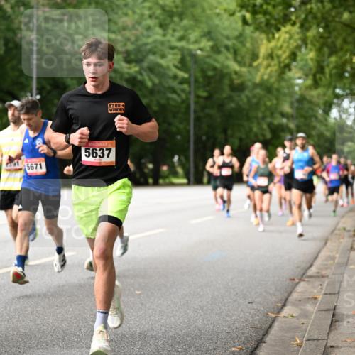 06.09.2026 - CURREX Alsterlauf Dr. Thomas Lammeyer http://msf.ph/oto/10113517 06.09.2026 09:05:21 Laufen 5671, 5637 meine-sportfotos.de