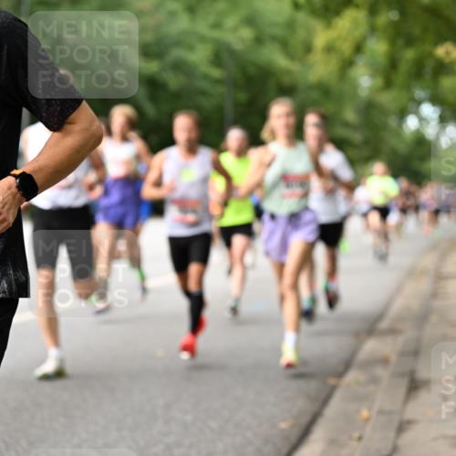 06.09.2026 - CURREX Alsterlauf Dr. Thomas Lammeyer http://msf.ph/oto/10113696 06.09.2026 09:05:47 Laufen 061 meine-sportfotos.de