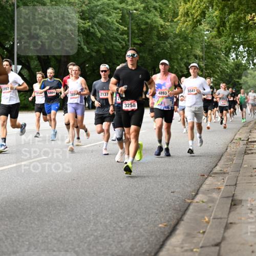 06.09.2026 - CURREX Alsterlauf Dr. Thomas Lammeyer http://msf.ph/oto/10113836 06.09.2026 09:06:09 Laufen 3686, 5997, 37, 5984, 5541, 2137, 4893, 3258, 515, 4277 meine-sportfotos.de