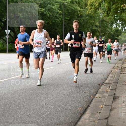 06.09.2026 - CURREX Alsterlauf Dr. Thomas Lammeyer http://msf.ph/oto/10113859 06.09.2026 09:06:12 Laufen 375, 3960, 6381, 4515, 4277, 3714 meine-sportfotos.de