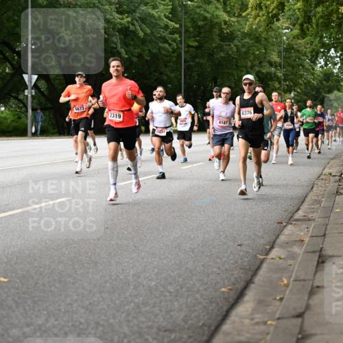 06.09.2026 - CURREX Alsterlauf Dr. Thomas Lammeyer http://msf.ph/oto/10113920 06.09.2026 09:06:21 Laufen 6233, 5673, 2319, 3905, 4187, 5034, 6376, 4928 meine-sportfotos.de
