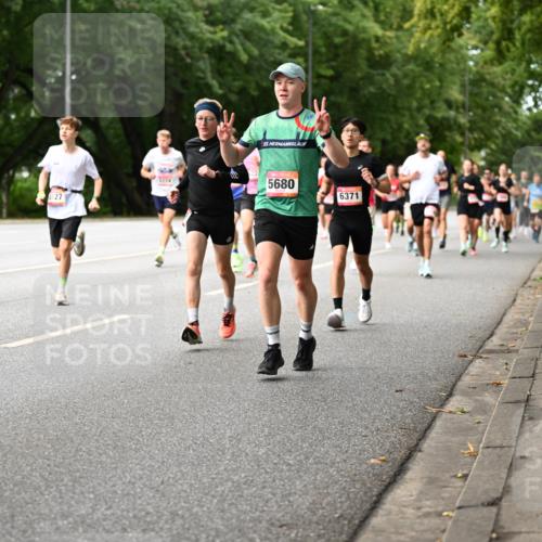 06.09.2026 - CURREX Alsterlauf Dr. Thomas Lammeyer http://msf.ph/oto/10114029 06.09.2026 09:06:37 Laufen 8127, 53, 5680, 6371 meine-sportfotos.de