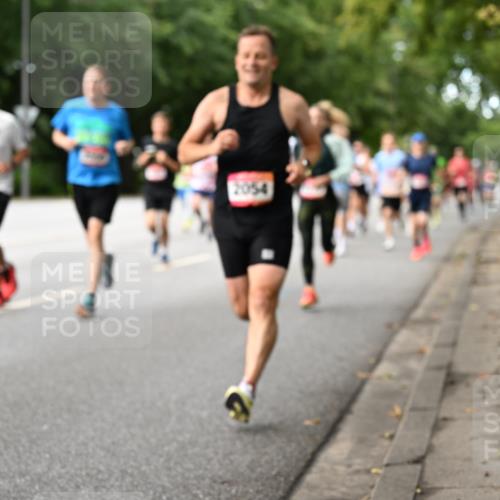 06.09.2026 - CURREX Alsterlauf Dr. Thomas Lammeyer http://msf.ph/oto/10114195 06.09.2026 09:07:03 Laufen 2054 meine-sportfotos.de